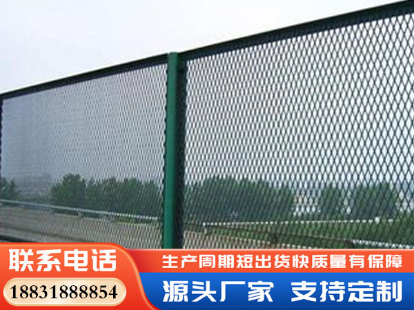  鋼板網(wǎng)護(hù)欄